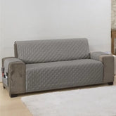 Veja detalhes lindos de Capa Protetora para Sofá Classic Cinza da Charme